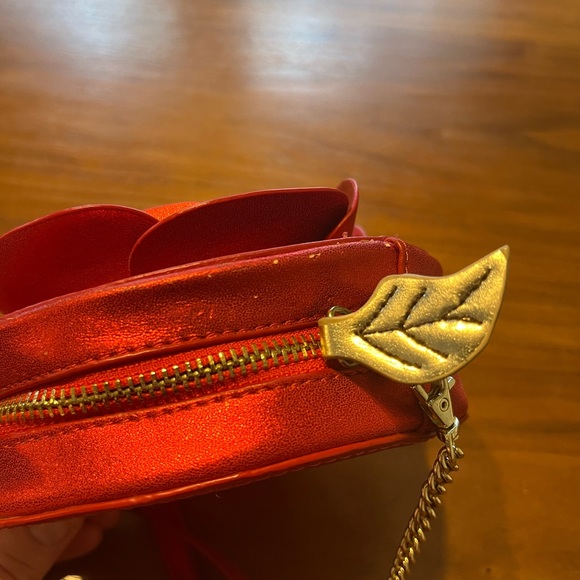 Disney Danielle Nicole Beautiful as a Rose Red Round Bag - Picture 4 of 4